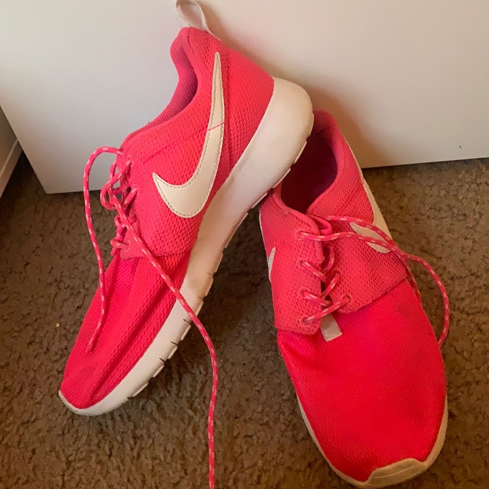 Pink Nike roshe runs! Size 6Y fits like a 7.5 in women. Barely worn.